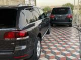 Volkswagen Touareg 2008 года за 6 000 000 тг. в Алматы – фото 5