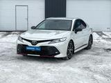 Toyota Camry 2020 года за 13 830 000 тг. в Астана