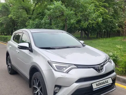 Toyota RAV4 2018 года за 12 300 000 тг. в Алматы – фото 2