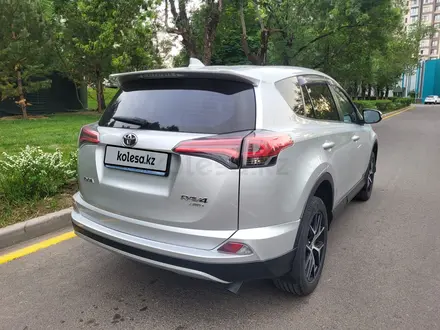 Toyota RAV4 2018 года за 12 300 000 тг. в Алматы – фото 4