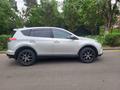 Toyota RAV4 2018 года за 12 300 000 тг. в Алматы – фото 6