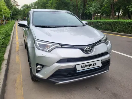 Toyota RAV4 2018 года за 12 300 000 тг. в Алматы – фото 9