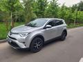 Toyota RAV4 2018 года за 12 300 000 тг. в Алматы – фото 11