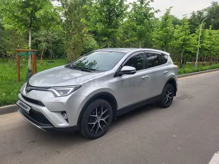Toyota RAV4 2018 года за 12 300 000 тг. в Алматы – фото 11