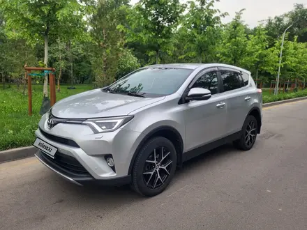 Toyota RAV4 2018 года за 12 300 000 тг. в Алматы – фото 12