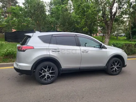 Toyota RAV4 2018 года за 12 300 000 тг. в Алматы – фото 13