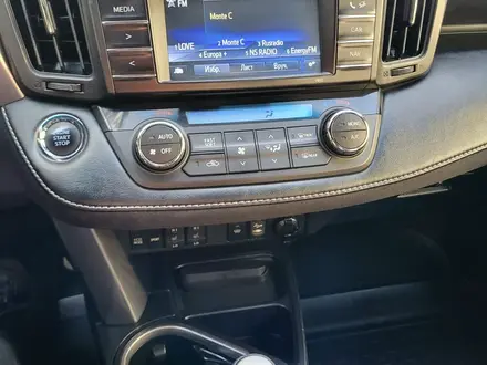 Toyota RAV4 2018 года за 12 300 000 тг. в Алматы – фото 17