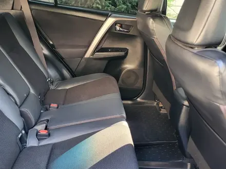 Toyota RAV4 2018 года за 12 300 000 тг. в Алматы – фото 21