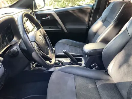 Toyota RAV4 2018 года за 12 300 000 тг. в Алматы – фото 23