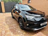 Toyota RAV4 2018 года за 12 500 000 тг. в Актобе – фото 5