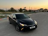 Toyota Camry 2015 года за 8 100 000 тг. в Жанаозен – фото 2