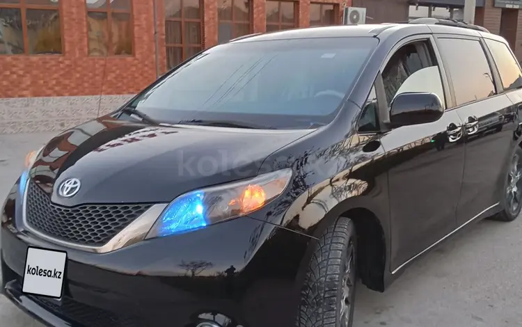 Toyota Sienna 2011 годаfor7 900 000 тг. в Актау