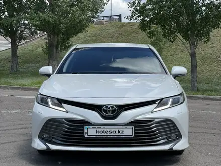 Toyota Camry 2020 года за 13 200 000 тг. в Астана – фото 3