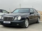 Mercedes-Benz E 320 1998 годаүшін8 300 000 тг. в Актау – фото 2