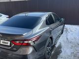 Toyota Camry 2022 года за 14 500 000 тг. в Уральск – фото 4