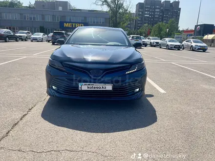Toyota Camry 2018 года за 12 300 000 тг. в Алматы – фото 16
