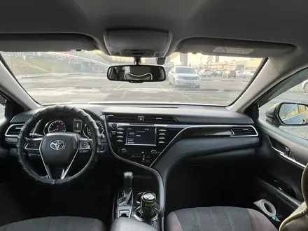 Toyota Camry 2018 года за 12 300 000 тг. в Алматы – фото 10