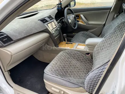 Toyota Camry 2006 года за 3 200 000 тг. в Атырау – фото 4