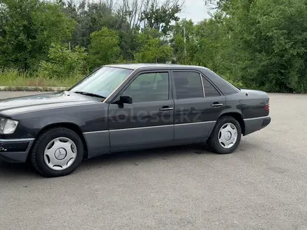 Mercedes-Benz E 280 1993 года за 2 300 000 тг. в Каскелен – фото 3