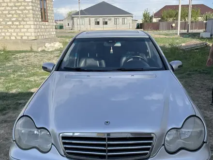 Mercedes-Benz C 200 2001 года за 1 800 000 тг. в Атырау