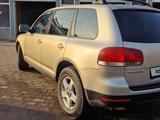 Volkswagen Touareg 2004 годаfor4 500 000 тг. в Алматы – фото 5