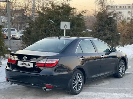 Toyota Camry 2017 года за 13 500 000 тг. в Шымкент – фото 2