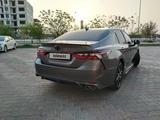 Toyota Camry 2022 года за 14 500 000 тг. в Атырау – фото 5