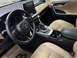 Toyota RAV4 2021 годаfor16 000 000 тг. в Атырау