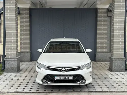 Toyota Camry 2017 года за 12 900 000 тг. в Шымкент