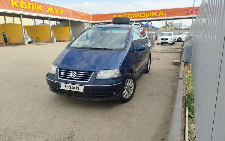 Volkswagen Sharan 2004 годаүшін4 400 000 тг. в Уральск