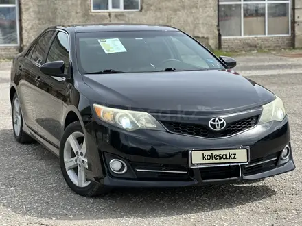 Toyota Camry 2014 года за 8 100 000 тг. в Актобе – фото 3