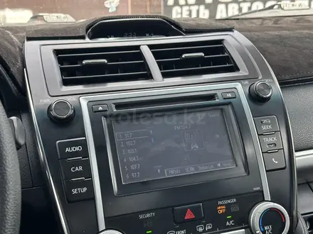 Toyota Camry 2014 года за 8 100 000 тг. в Актобе – фото 21
