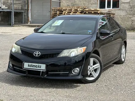 Toyota Camry 2014 года за 8 100 000 тг. в Актобе