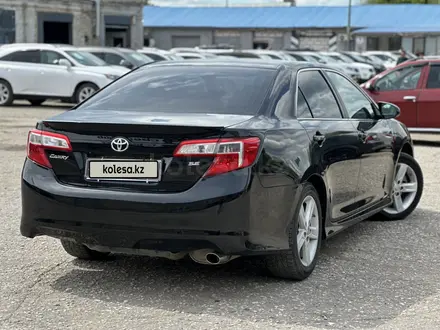 Toyota Camry 2014 года за 8 100 000 тг. в Актобе – фото 5