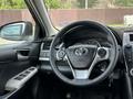 Toyota Camry 2014 года за 8 100 000 тг. в Актобе – фото 7