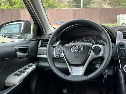 Toyota Camry 2014 года за 8 100 000 тг. в Актобе – фото 7