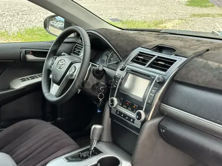 Toyota Camry 2014 года за 8 100 000 тг. в Актобе – фото 9