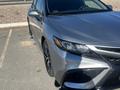 Toyota Camry 2023 года за 15 500 000 тг. в Атырау – фото 2