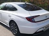 Hyundai Sonata 2023 года за 13 700 000 тг. в Алматы – фото 2