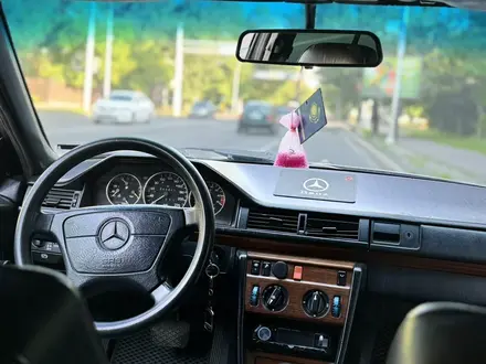 Mercedes-Benz E 220 1991 года за 2 700 000 тг. в Алматы – фото 12