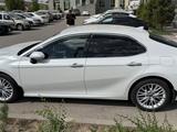 Toyota Camry 2018 годаүшін13 900 000 тг. в Астана – фото 2