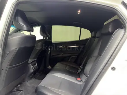 Toyota Camry Prestige eCVT 2025 года за 21 300 000 тг. в Алматы – фото 11