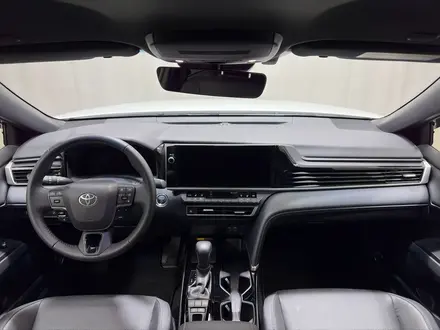 Toyota Camry Prestige eCVT 2025 года за 21 300 000 тг. в Алматы – фото 8