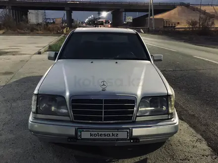 Mercedes-Benz E 320 1995 года за 2 000 000 тг. в Тараз – фото 3