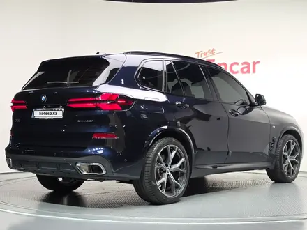 BMW X5 XDrive 40i 2023 года за 45 000 000 тг. в Алматы – фото 2