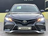 Toyota Camry 2019 года за 12 500 000 тг. в Актобе