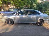 Toyota Avensis 2005 года за 4 300 000 тг. в Актобе – фото 2