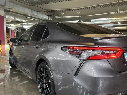 Toyota Camry 2022 года за 13 400 000 тг. в Алматы – фото 4