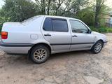 Volkswagen Vento 1995 года за 1 400 000 тг. в Уральск – фото 2