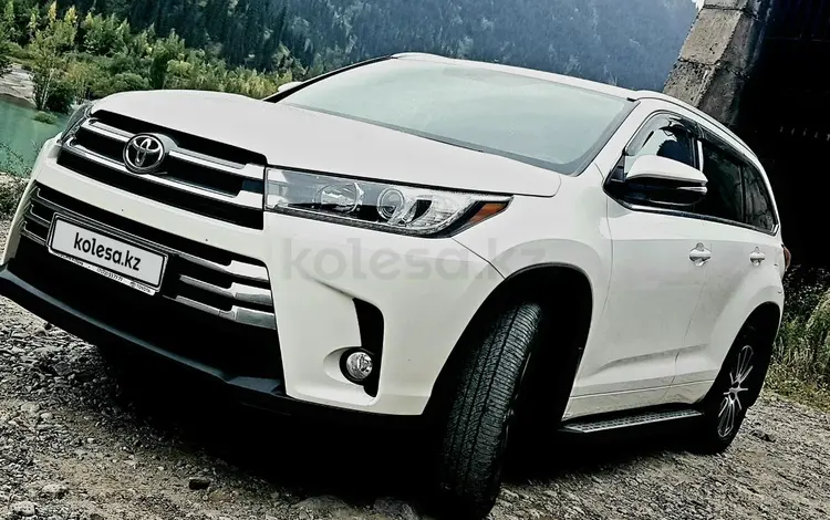 Toyota Highlander 2018 года за 27 000 000 тг. в Алматы